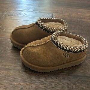 UGG Tasman Tan Kids Slippers with Patterned Trim